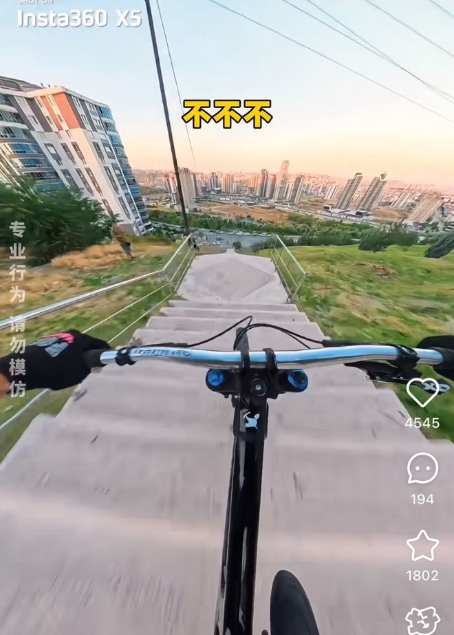 “被工资高5倍领导气出血还得回复好的哈”,打工人现在靠「情绪三件套」维持血压稳定__“被工资高5倍领导气出血还得回复好的哈”,打工人现在靠「情绪三件套」维持血压稳定