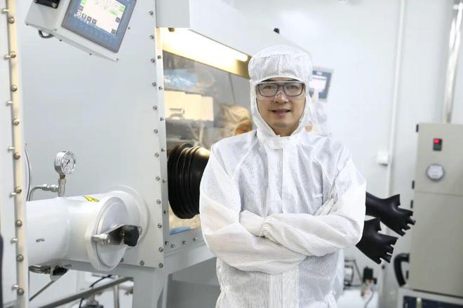 一顿“蹭来”的晚饭，80后海归拿到千亿赛道门票