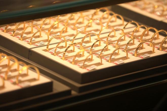 金价十周以来首周下跌，未来如何走？专家：短期波动成常态，长期仍有望上行