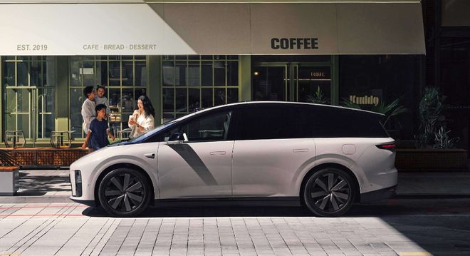 李想反思“最差的自己”！理想汽车三季度由盈转亏，具身智能撑起下一个10年？