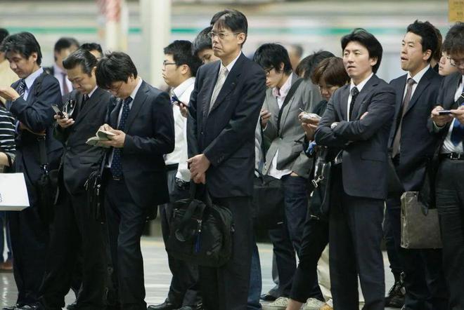 _HR下跪招人：日本大学应届生赢麻了吗？_HR下跪招人：日本大学应届生赢麻了吗？