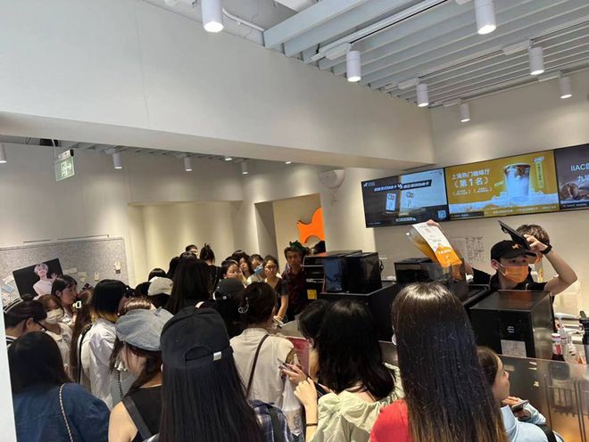 _挪瓦店里挤爆的人头，揭开了咖啡反内卷的秘密_挪瓦店里挤爆的人头，揭开了咖啡反内卷的秘密