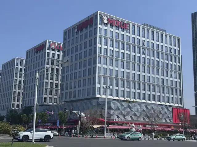 3亿“买醉”,蜜雪冰城不想只卖“小甜水”__3亿“买醉”,蜜雪冰城不想只卖“小甜水”