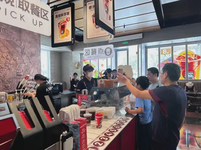 3亿“买醉”,蜜雪冰城不想只卖“小甜水”__3亿“买醉”,蜜雪冰城不想只卖“小甜水”