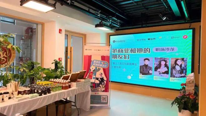 被扇脸巴掌__月野兔变身扇巴掌gif