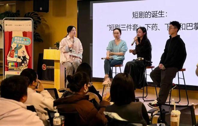 _被扇脸巴掌_月野兔变身扇巴掌gif