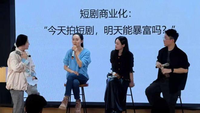 被扇脸巴掌__月野兔变身扇巴掌gif