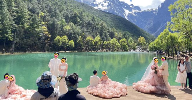 “找厕所也要看眼避雷帖”，打工人被逼得不看小红书都不敢旅游了？_“找厕所也要看眼避雷帖”，打工人被逼得不看小红书都不敢旅游了？_