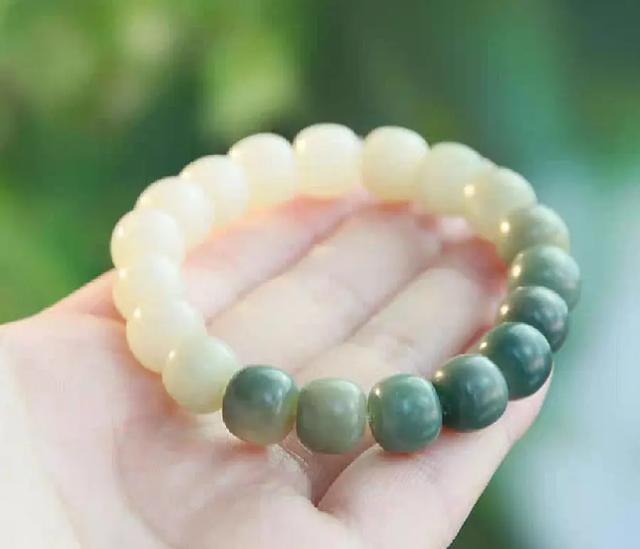 _摆地摊卖手串利润大吗_摆地摊卖手串赚钱吗有人买吗