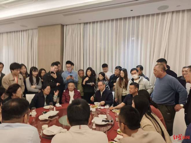 茅台集团董事长陈华首次亮相上市公司股东大会：白酒行业已进入存量竞争时代