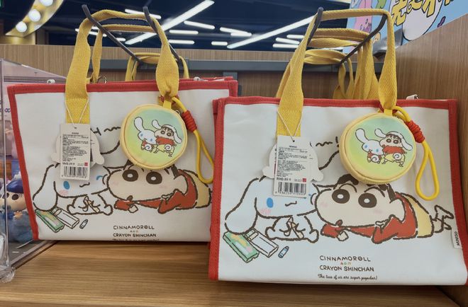 啥十元店能让希尔顿大小姐带四个保镖花小3万?这国产杂货铺快活成「潮玩版奥莱」了__啥十元店能让希尔顿大小姐带四个保镖花小3万?这国产杂货铺快活成「潮玩版奥莱」了