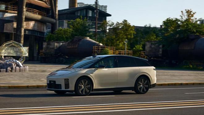 李想，杀回理想