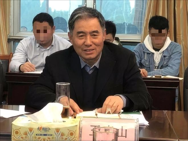 半个月内8人先后被带走，4家国有大行年末密集反腐__半个月内8人先后被带走，4家国有大行年末密集反腐