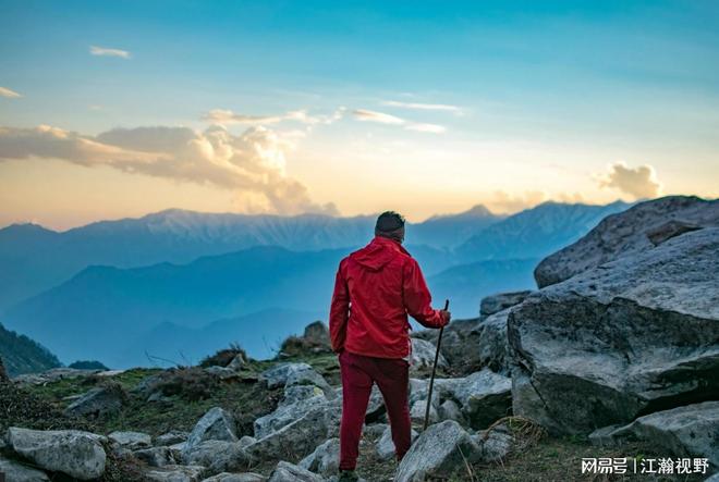 _中产羽绒服“高价围城”,两千元是门槛还是困局开端?_中产羽绒服“高价围城”,两千元是门槛还是困局开端?