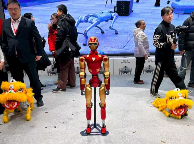 宇树科技线下首店开业，CMO王其鑫：拉近用户距离，明年还将继续开店