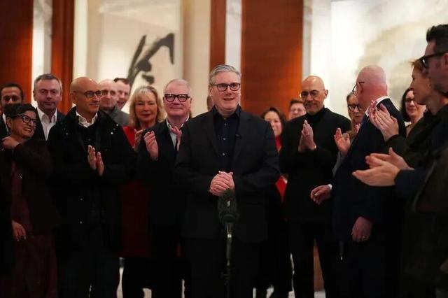 斯塔默访华“收获”寓言故事：认知中国不可盲人摸象