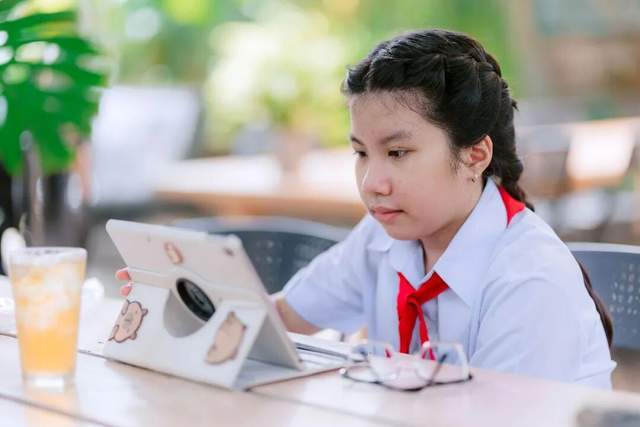 阴影走出俞敏洪董宇辉视频__阴影走出俞敏洪董宇辉小说