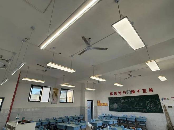 调查：市价不到两百的护眼灯校园采购价却高达七八百，背后藏何猫腻？