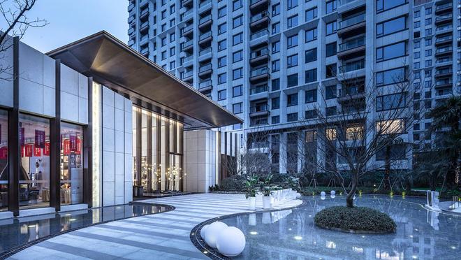 房企转型的背景及原因_转型房地产的企业_