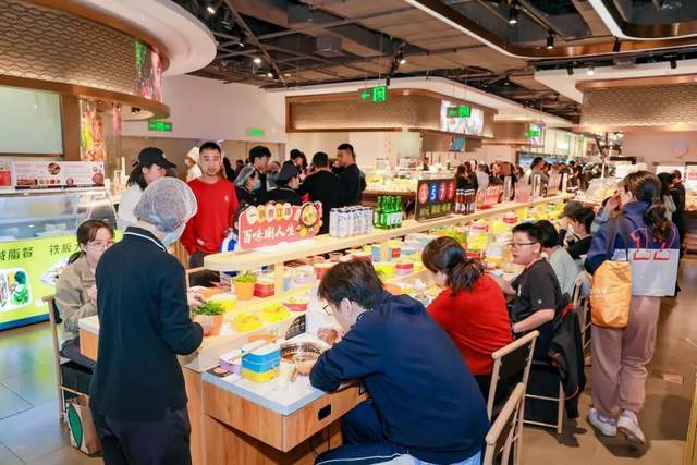 林忆莲嗨爆万人体育馆__焕新开业