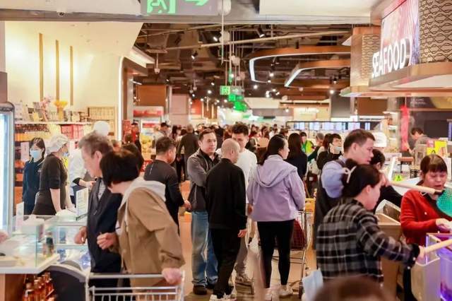 林忆莲嗨爆万人体育馆__焕新开业