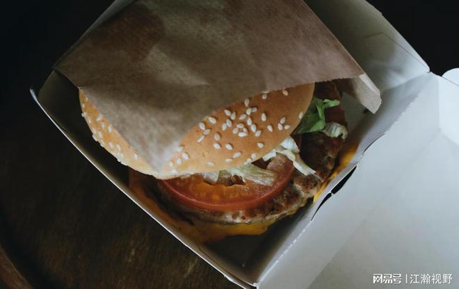 麦当劳中套餐和大套餐的差价_麦当劳加大套餐_