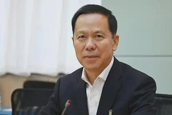 董事违反公司章程损害别人利益__开除党委书记