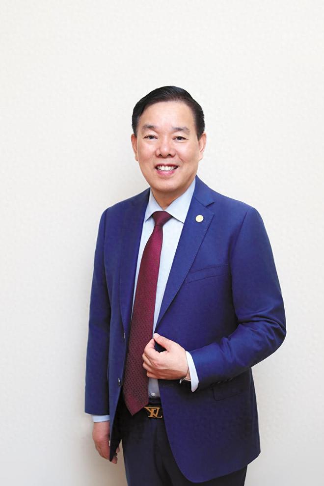 燕梳之星平安人寿章林宝的28年保险人生：送平安快乐每一天