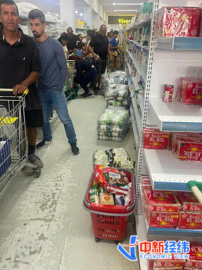 _委内瑞拉卖岛还债_让顾客自觉排队买单