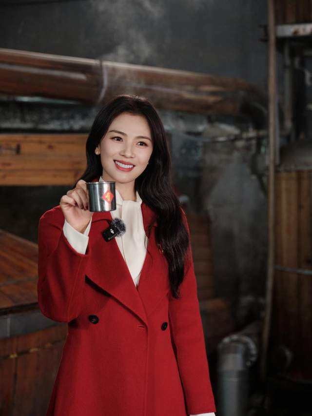 刘涛爱喝酒_刘涛酒量大_