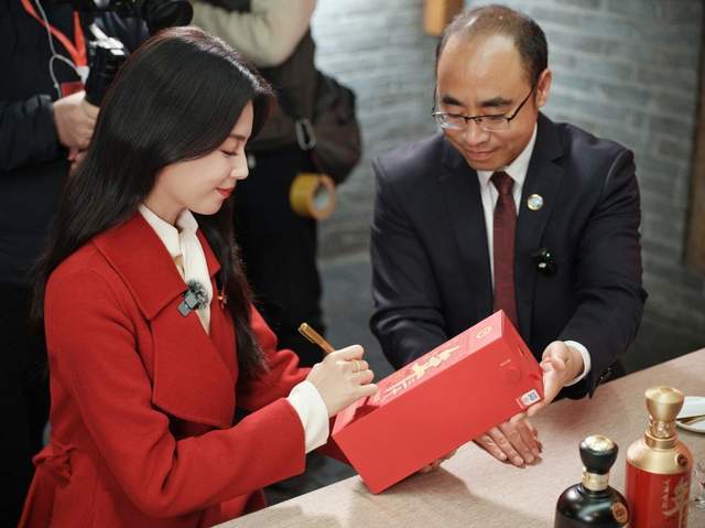 刘涛爱喝酒_刘涛酒量大_