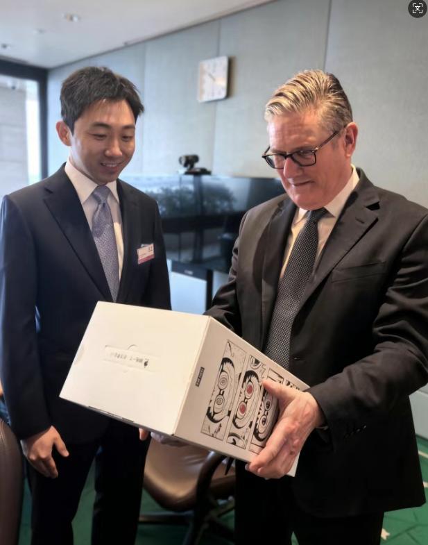 最近，英国首相见了泡泡玛特王宁__最近，英国首相见了泡泡玛特王宁