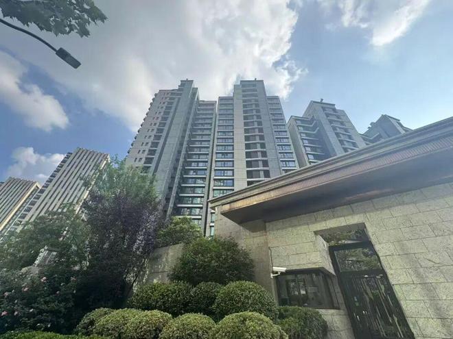 _年薪2426万港元！新鸿基高管卷入贪腐被停职？公司回应：正在进行检视_年薪2426万港元！新鸿基高管卷入贪腐被停职？公司回应：正在进行检视