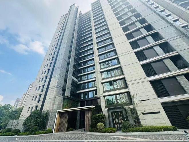 年薪2426万港元！新鸿基高管卷入贪腐被停职？公司回应：正在进行检视__年薪2426万港元！新鸿基高管卷入贪腐被停职？公司回应：正在进行检视