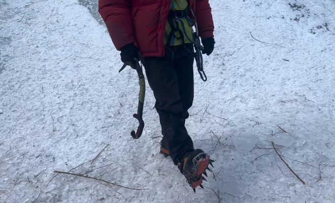 穿始祖鸟的中产快把北京近郊爬成珠穆朗玛峰了，“零下20度趴在人造冰瀑上当壁虎”_穿始祖鸟的中产快把北京近郊爬成珠穆朗玛峰了，“零下20度趴在人造冰瀑上当壁虎”_