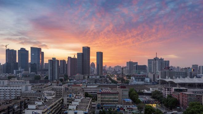 上涌时代，新兴城市重构中国消费地理坐标__上涌时代，新兴城市重构中国消费地理坐标