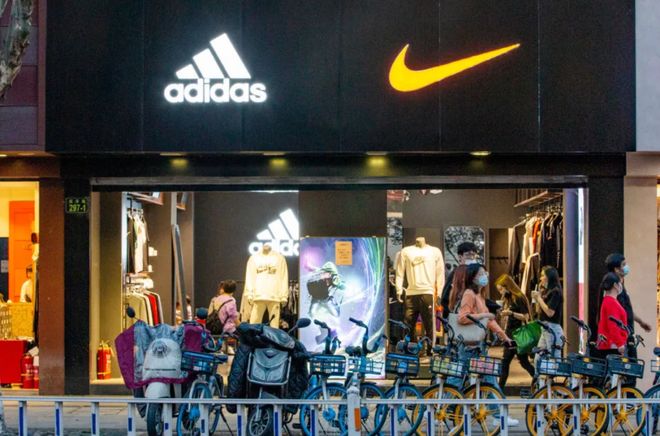 安踏马年上彪马，离追上耐克、阿迪还差几步？__安踏马年上彪马，离追上耐克、阿迪还差几步？