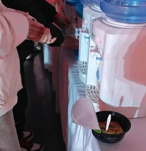 扫地汽车_会扫地的机器人价格_