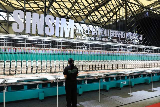 缝纫机缝到手_缝纫机怎么缠钱_