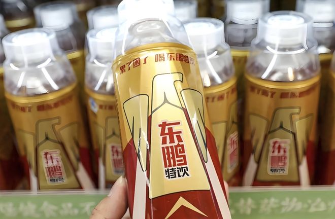 “能量饮料第一股”：口碑分化，大存大贷，跌跌不休