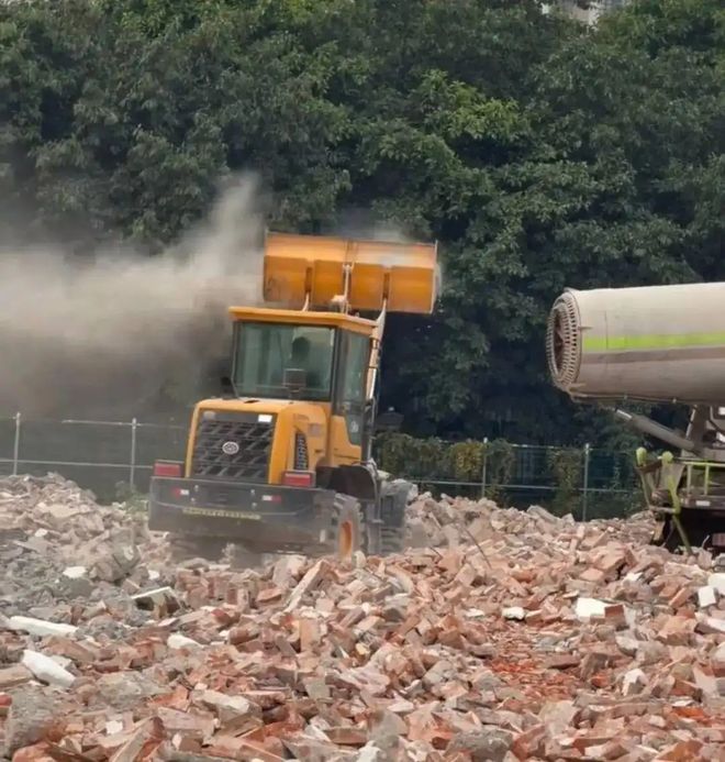 雾炮车“以尘逼迁”？“操作失误”其实是责任意识缺失_雾炮车“以尘逼迁”？“操作失误”其实是责任意识缺失_