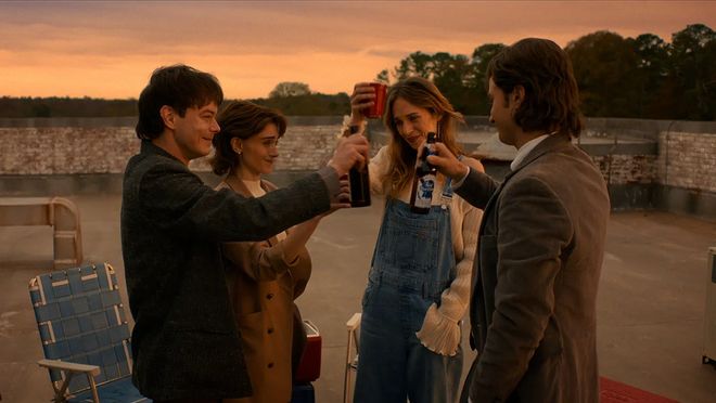 _80年代的狂野与未来,都藏在怪奇物语的穿搭里_80年代的狂野与未来,都藏在怪奇物语的穿搭里