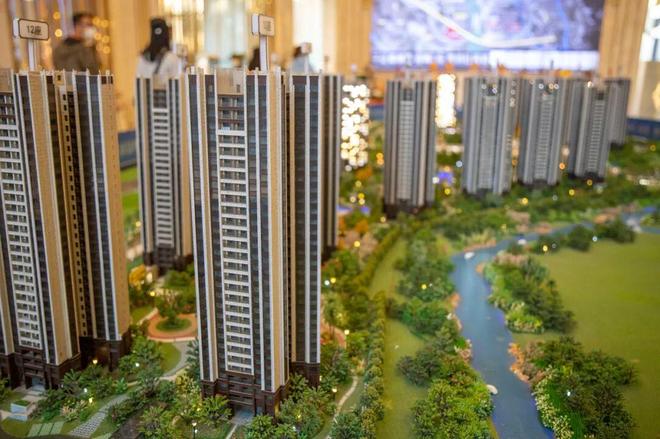 穿越债务高峰期:龙湖如何保住盘面、跑出第二曲线__穿越债务高峰期:龙湖如何保住盘面、跑出第二曲线