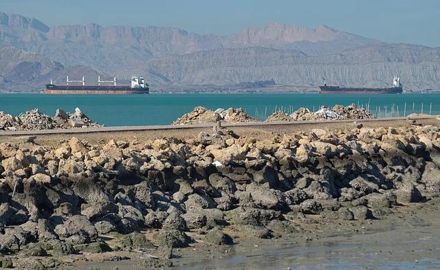 攻守之势异也？穆杰塔巴“亮相”即亮剑！美国陷入“谈不了，打不起”尬境！_攻守之势异也？穆杰塔巴“亮相”即亮剑！美国陷入“谈不了，打不起”尬境！_