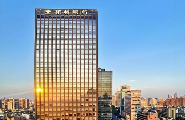 _杭州银行前董事长_杭州银行行长简介