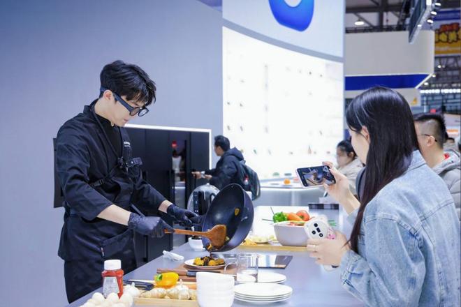 马斯克受访视频__东南卫视回看食来运转今天