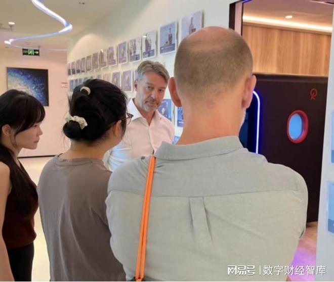 _富人圈俱乐部_富人圈喝人奶