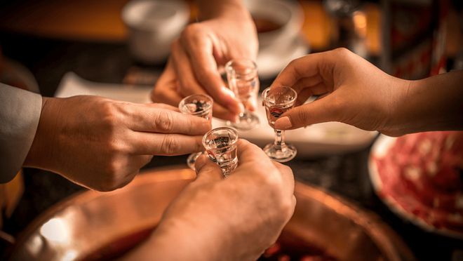 _90年九里春军酒什么价位_新的八大名酒有收藏价值吗