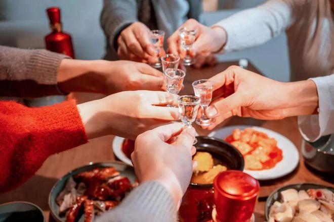 _90年九里春军酒什么价位_新的八大名酒有收藏价值吗