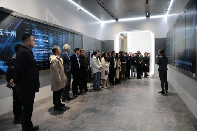 年会展厅布置__年会会场装饰方案